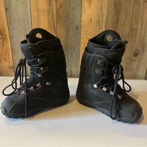 Kemper snowboard boots, woman’s 6, great condition!!